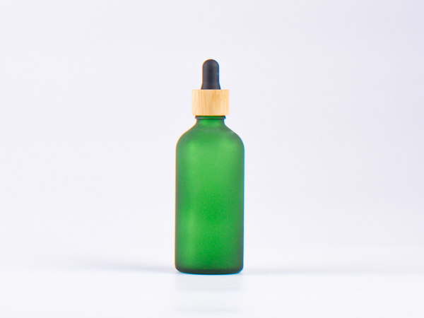 Grünglasflasche 100ml, mit Pipette Bambus